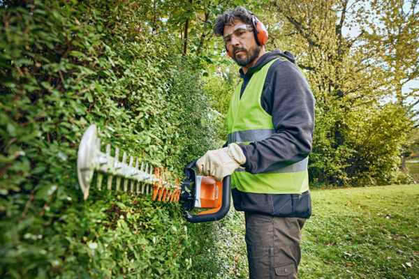 STIHL HSA 100 Battery Hedge Trimmer