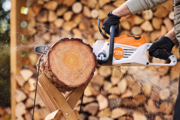 The MSA 80 battery-powered chainsaw is a powerful new addition to the AK System range of chainsaws.